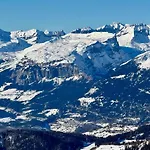 Апартаменты Small Attic Close To And Mountains Fussach