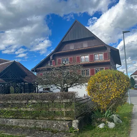 Small Attic Close To And Mountains Apartment *