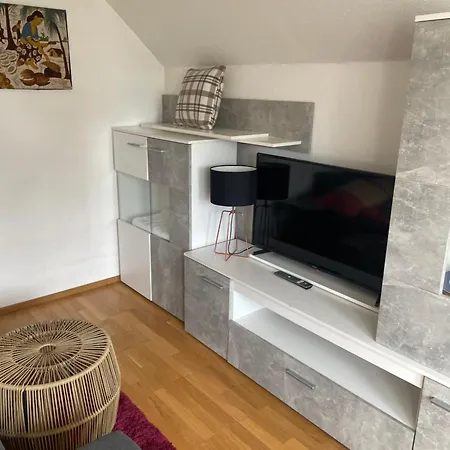 Small Attic Close To And Mountains Apartment *